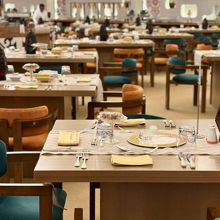 The Venue Jeddah Corniche Hotell Exteriör bild The dining room at the Emirates Lounge at Dubai International Airport