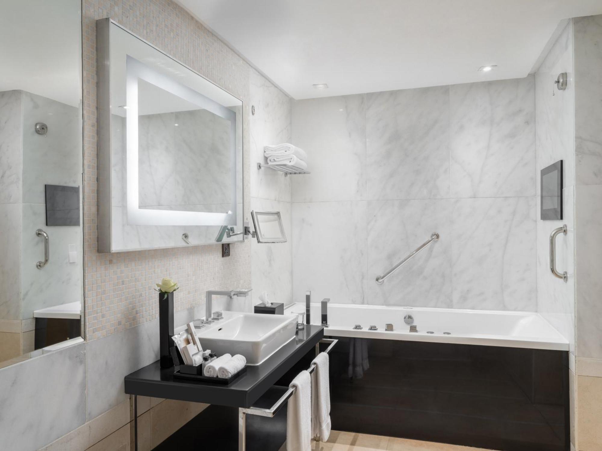 The Venue Jeddah Corniche Hotell Exteriör bild Bathroom